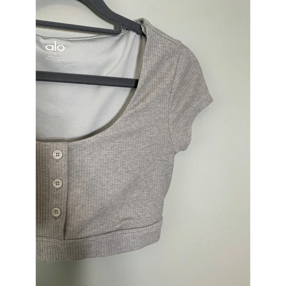 Alo Yoga blissful henley Bra Top Women Small Grey Ribbed Short Sleeve Scoop Neck
